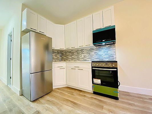2nd image of 212 Edgecombe Ave #1DLX