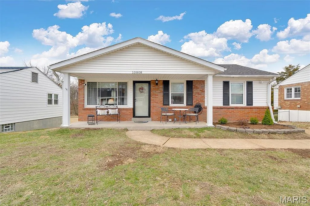 10808 Clearwater Dr photo 1
