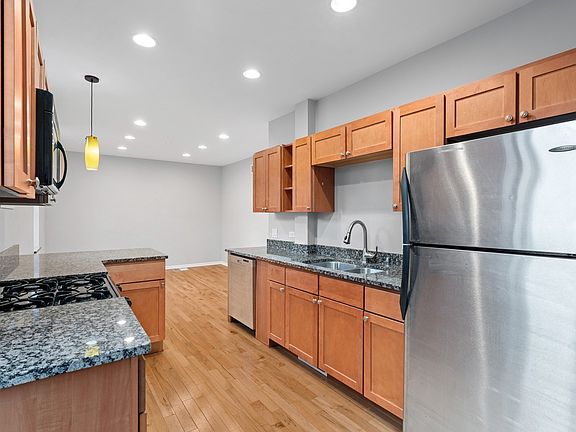 5th image of 1408 N Washtenaw Ave #2R