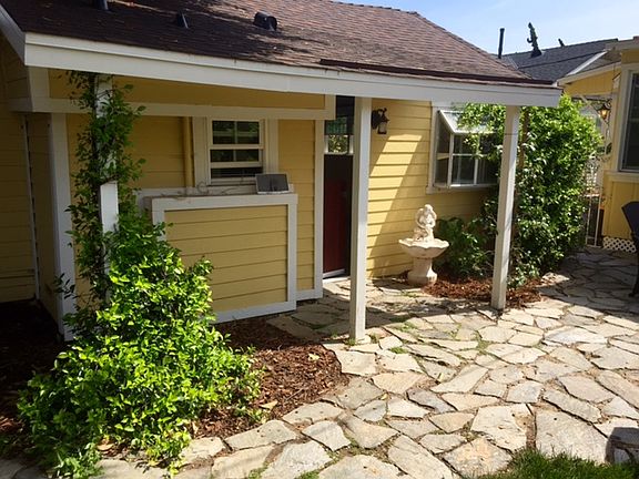 Studio cottage entrance
