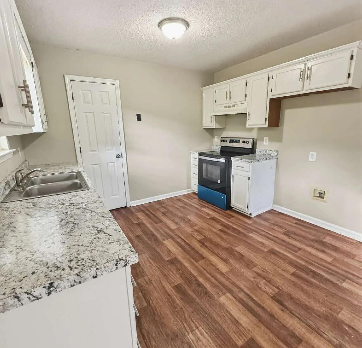 3 bed, 2.0 bath, 1100 sqft, $1,540 — Photo 3