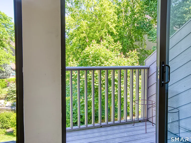 1465 E Putnam Ave #327 — Photo 12