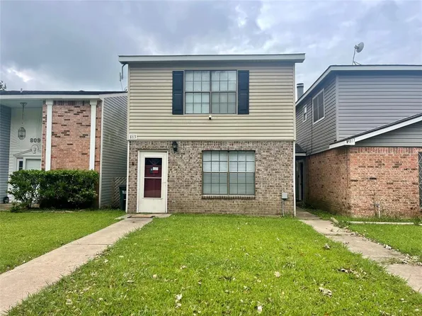 813 Clubside Drive, East Bernard, TX 77435