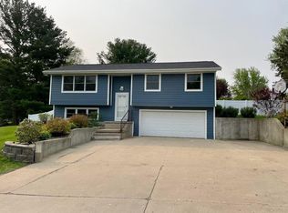 907 10th Ave, New Glarus, WI 53574
