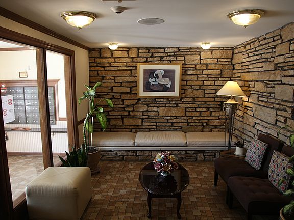 5th image of 8000 W Foster Ln APT 211