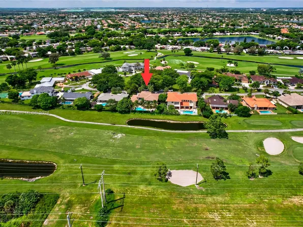 19301 E Oakmont Dr, Hialeah, FL 33015