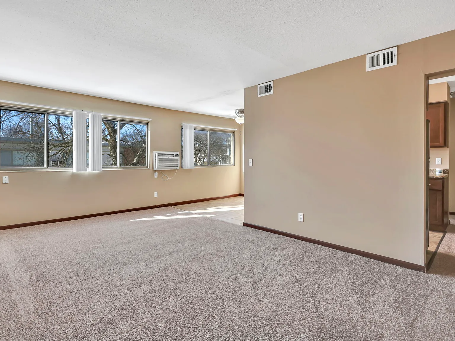 Lamplighter Village Apartments — Photo 3