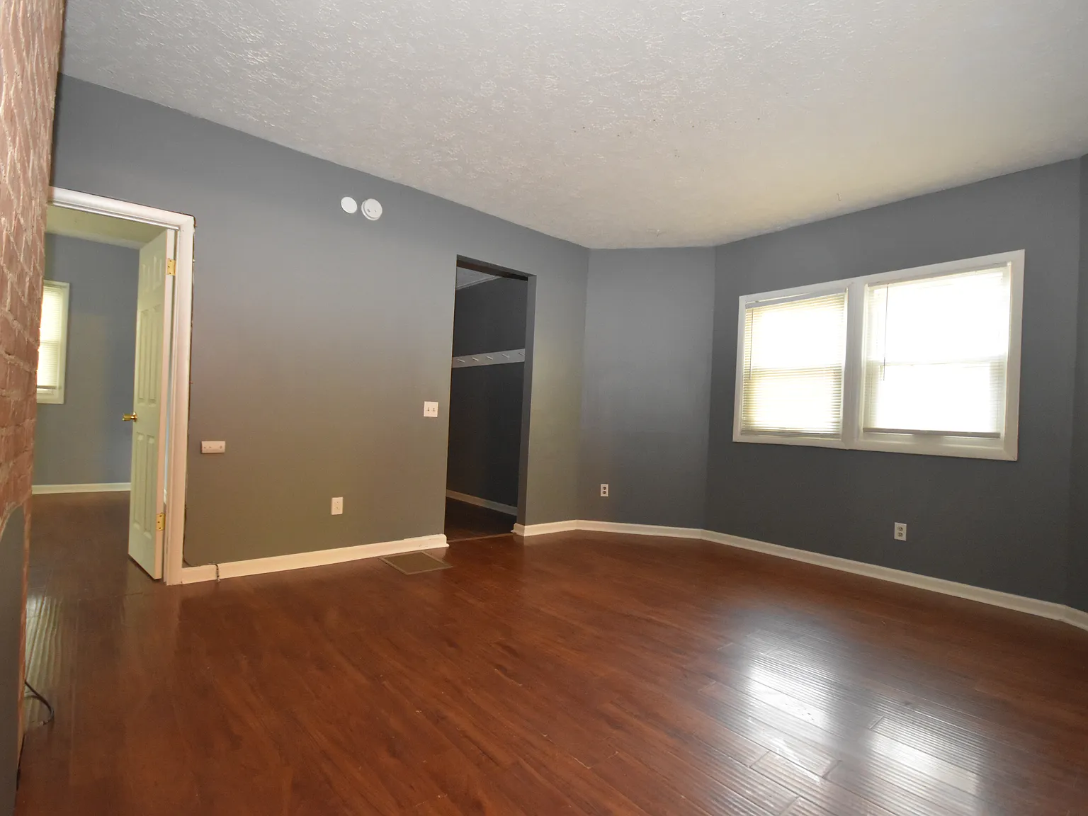 3 bed, 950 sqft, $1,650 — Photo 2