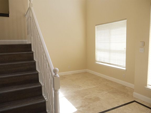 3rd image of 4521 White Rock Ln