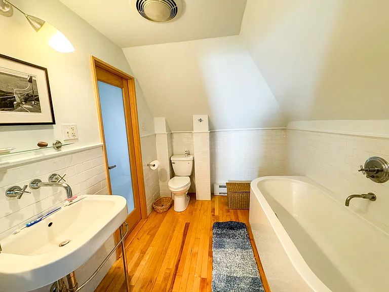 Howland St — Photo 20