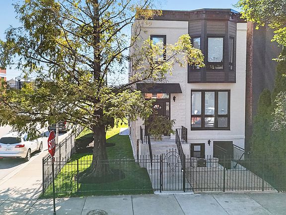3rd image of 2703 W Warren Blvd