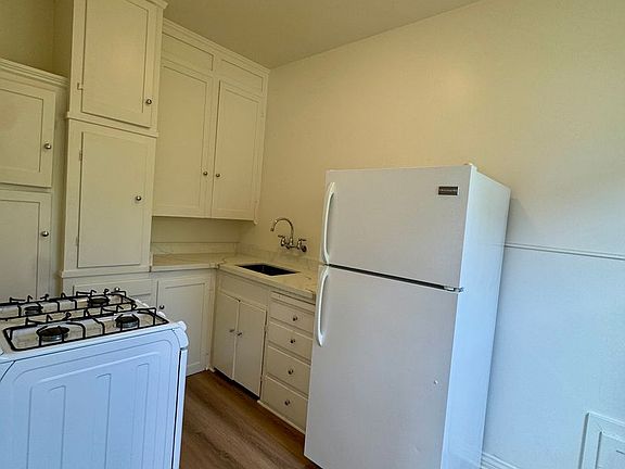 4th image of 121 N La Peer Dr #7