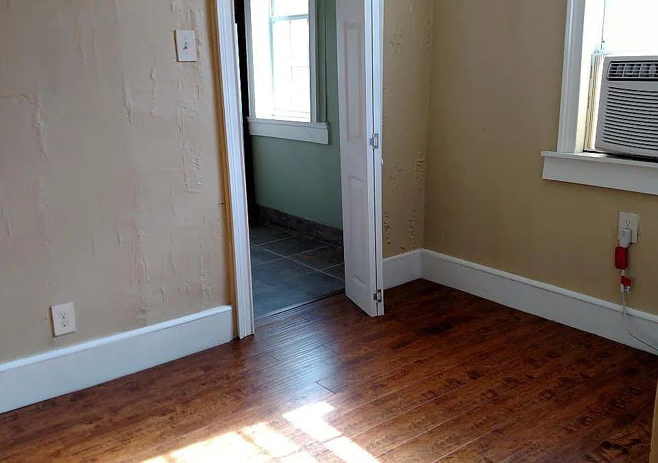 1st image of 3125 College Ct