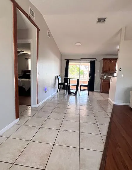 581 SW Banks Ter — Photo 17