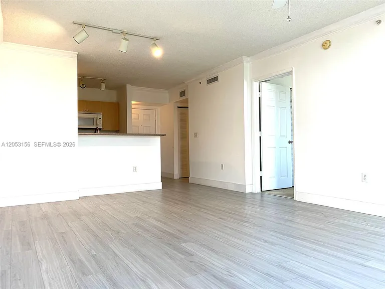 1919 Van Buren St #506A — Photo 5