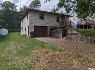 1920 N 7th St, Clinton, IA 52732