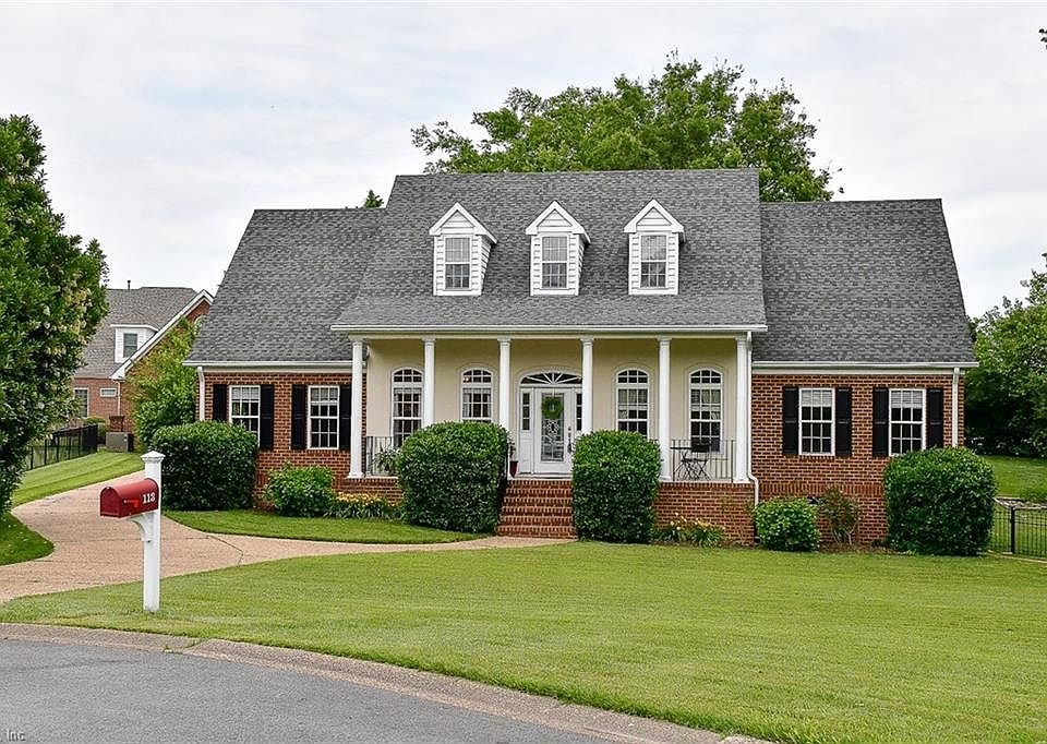 Beautiful home on nearly an acre in Bennetts Creek Landing.