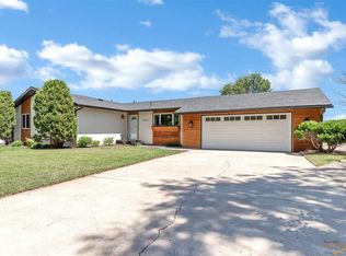 2224 Cedar Dr, Rapid City, SD 57702