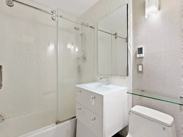 370 East 76th Street image 5 of 7