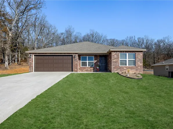 488 Cooper St, Huntsville, AR 72740