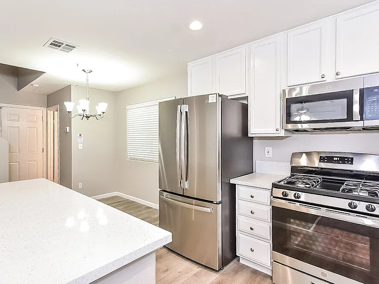 3214 Sunrise Cove Ave — Photo 7