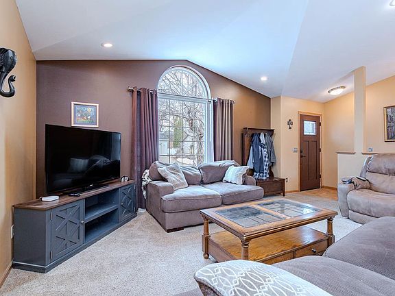 3rd image of 210 PEGGY LANE