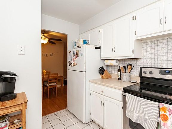 4th image of 3825 N Pine Grove Ave APT 312