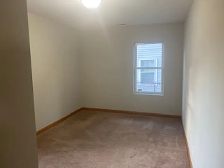 1012 Warner Ave — Photo 7