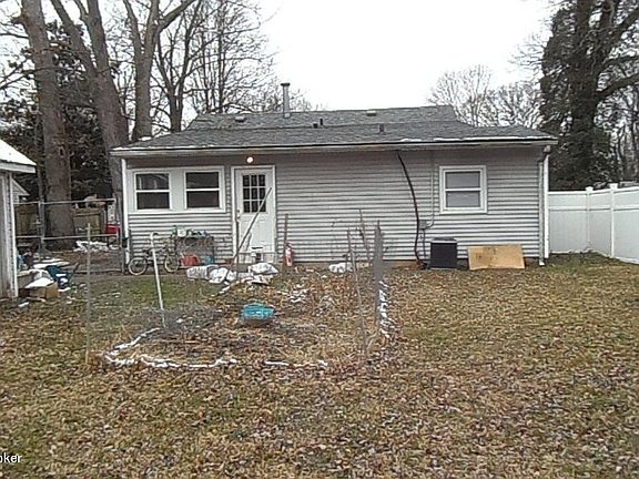 4th image of 235 Bonnie Ln #1