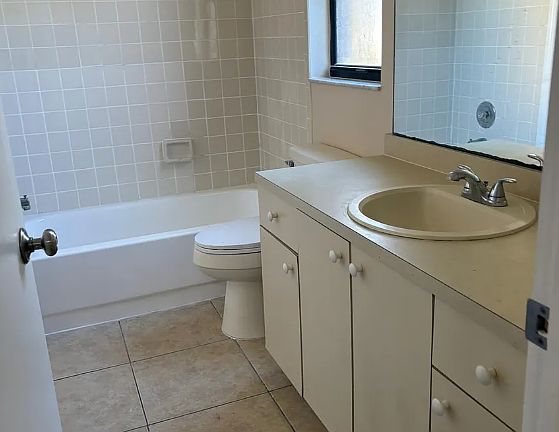 4th image of 811 SE 12th Ave APT 301