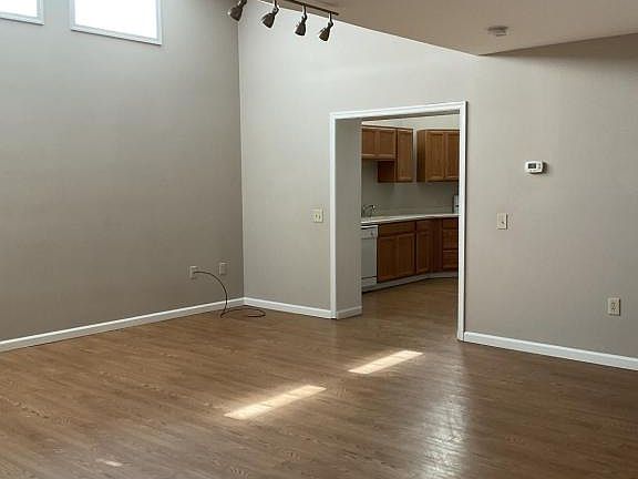 2nd image of 610 Race St APT 22-18635