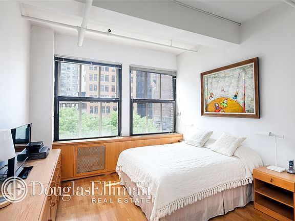 4th image of 347 W 39th St APT 6W