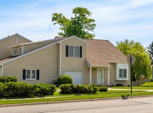 1702 Coolidge Rd, East Lansing, MI 48823