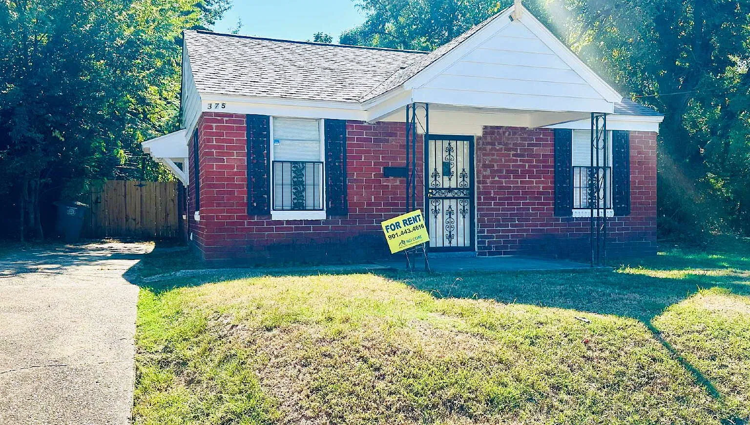 3 bed, 1.0 bath, 1000 sqft, $1,150 — Photo 1
