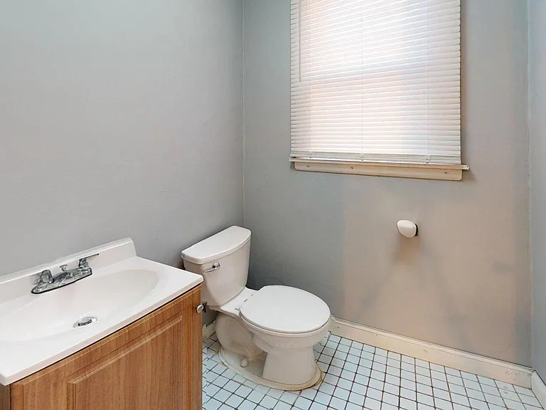 669 N Henderson Rd — Photo 41