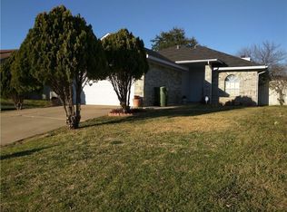 1419 Grovecrest Dr, Arlington, TX 76018