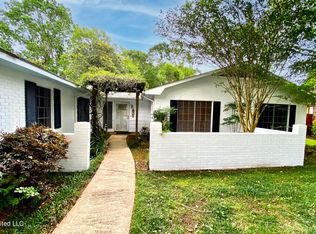 1812 Seacliffe Dr, Gautier, MS 39553