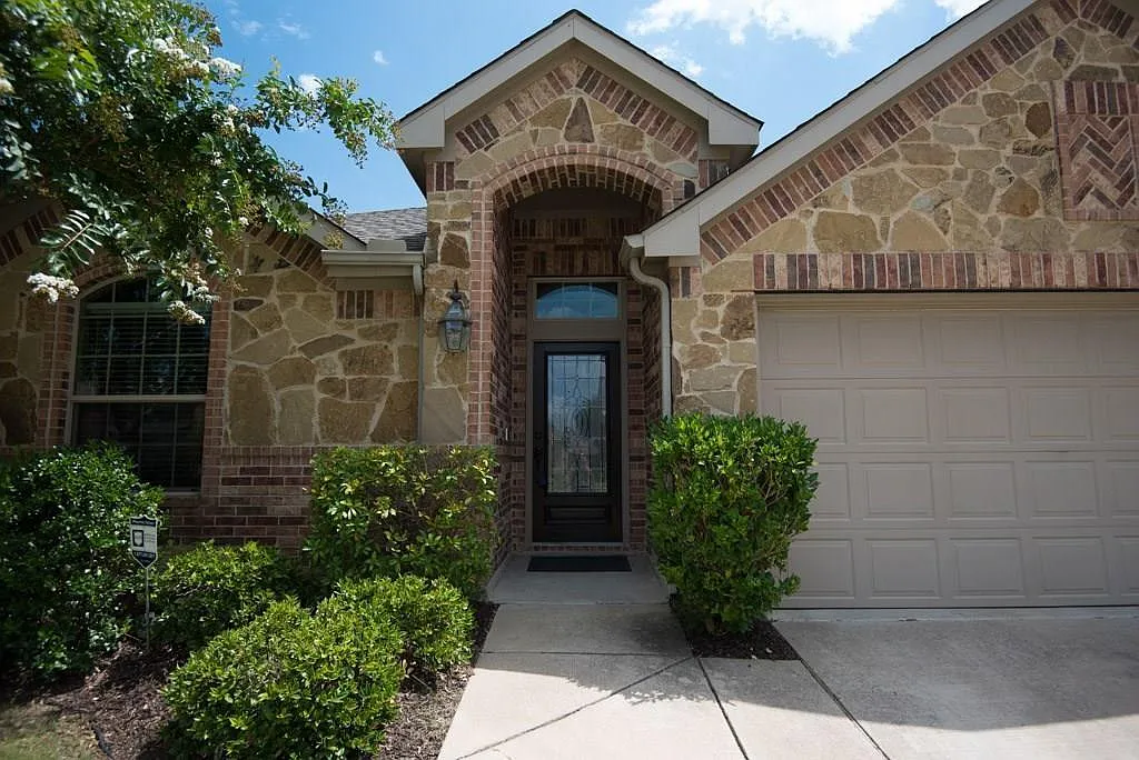 4 bed, 2124 sqft, $2,600 — Photo 2