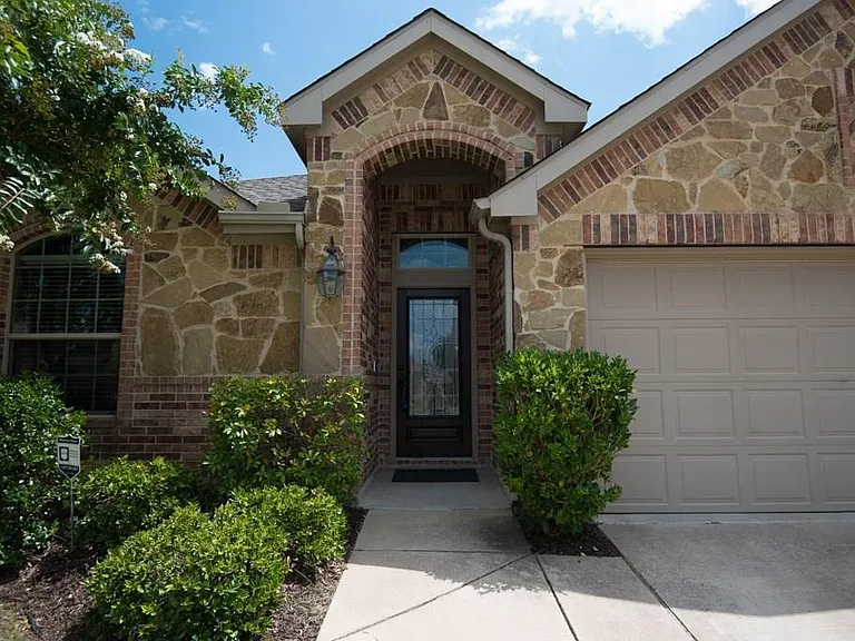 809 Hardwood Dr — Photo 2