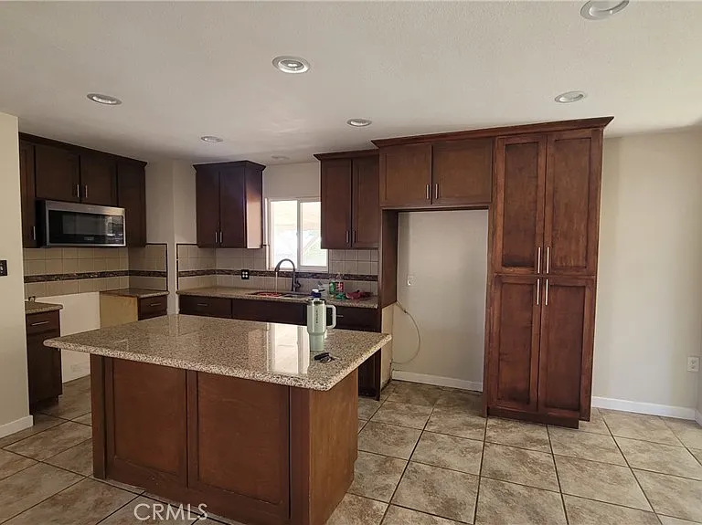 10799 Redwood Ave — Photo 2