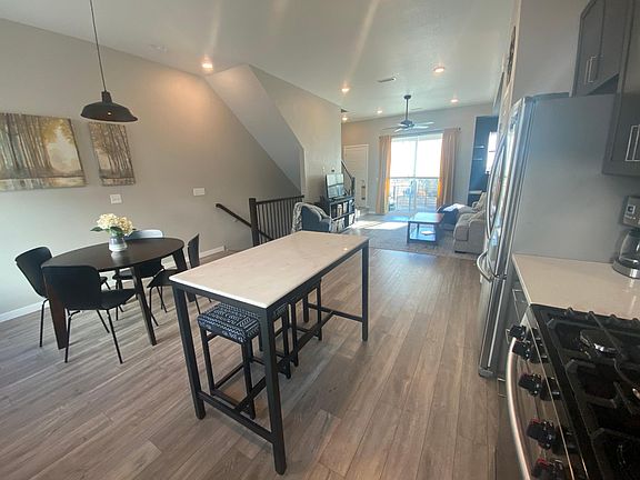 Kitchen/dining to living room