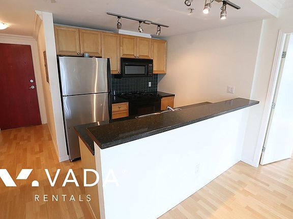 5th image of 928 Richards St #605