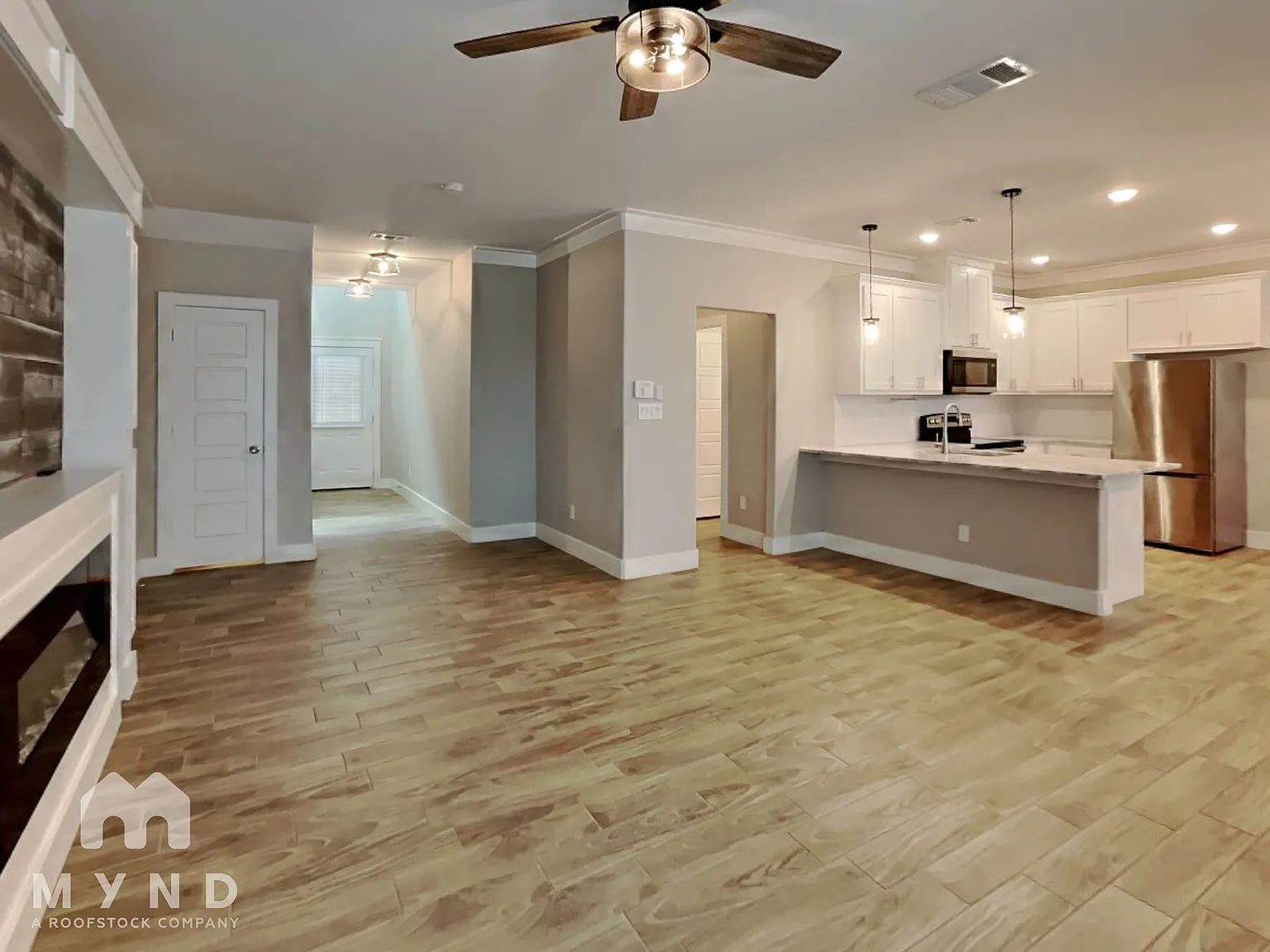 3 bed, 2.5 bath, 2100 sqft, $1,815 — Photo 4