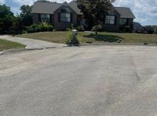 2700 NE Wisteria Dr, Morristown, TN 37814