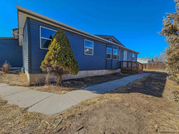 816 Sunridge Dr, Cheyenne, WY 82007