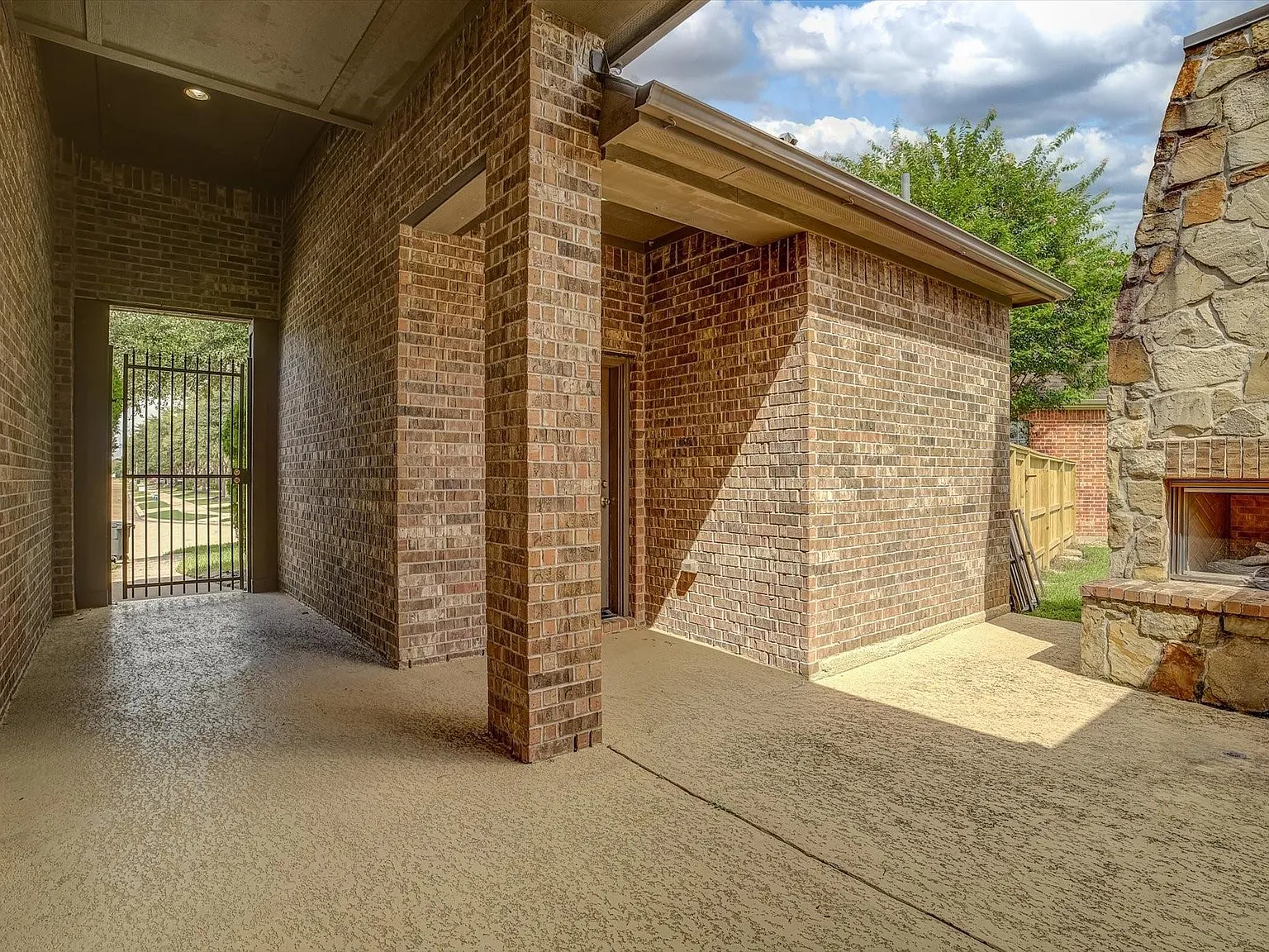 4 bed, 3.0 bath, 2479 sqft, $3,800 — Photo 4