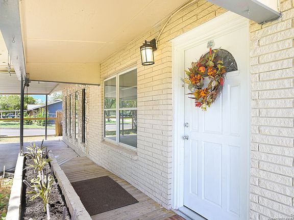 3rd image of 403 PICKWELL DR