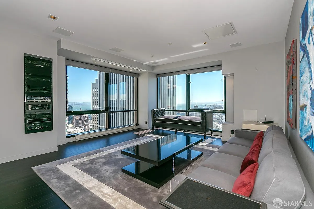 1 bed, 1.0 bath, 1042 sqft, $6,500 — Photo 1