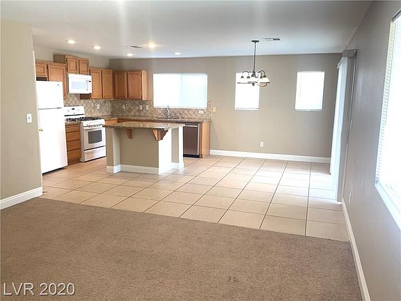 4th image of 630 Blossom Berry Ct