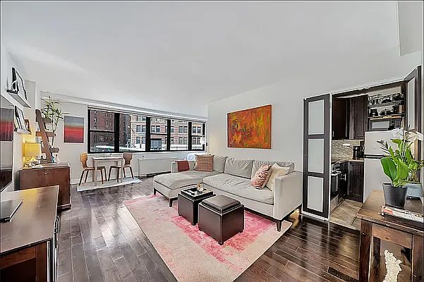 1st image of 225 E 36th St APT 1R